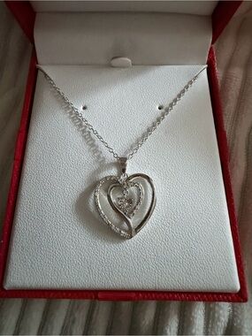 💖 Double Heart Diamond Necklace

925 Sterling Silver